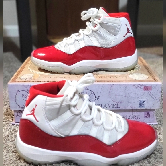 Jordan 11 Retro 'Cherry' (2022) - Picture 1 of 8